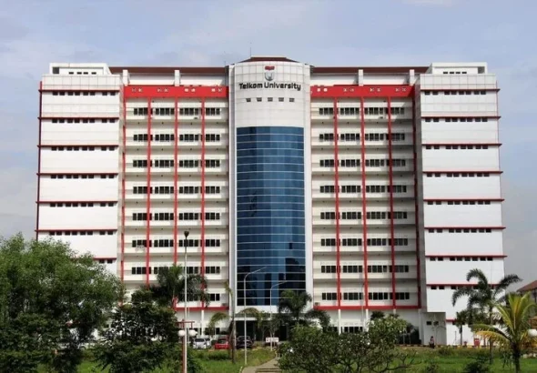 Analisis Kinerja Telkom University di Peringkat UniRank Indonesia